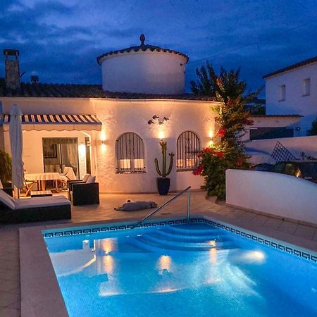 Charmante Villa Avec Piscine Dans Les Canaux Empuriabrava Bagian luar foto